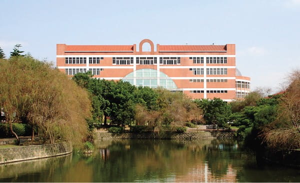 中華大学