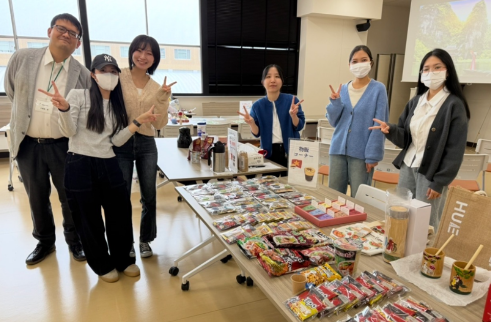 はなみずき祭（大学祭）で留学生がブースを出展